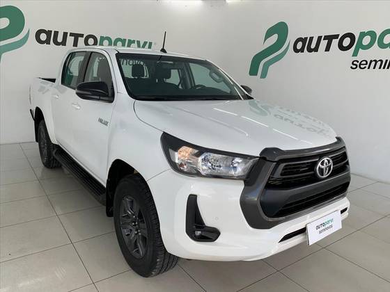 TOYOTA HILUX 2.8 D-4D TURBO DIESEL CD SR 4X4 AUTOMÁTICO TOYOTA HILUX 2.8 D-4D TURBO DIESEL CD SR 4X4 AUTOMÁTICO